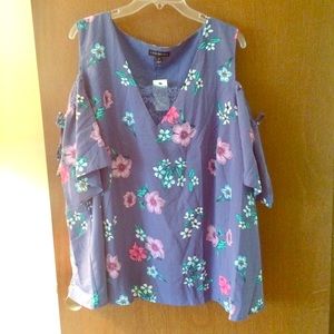 Plus Size NWT Cold shoulder top